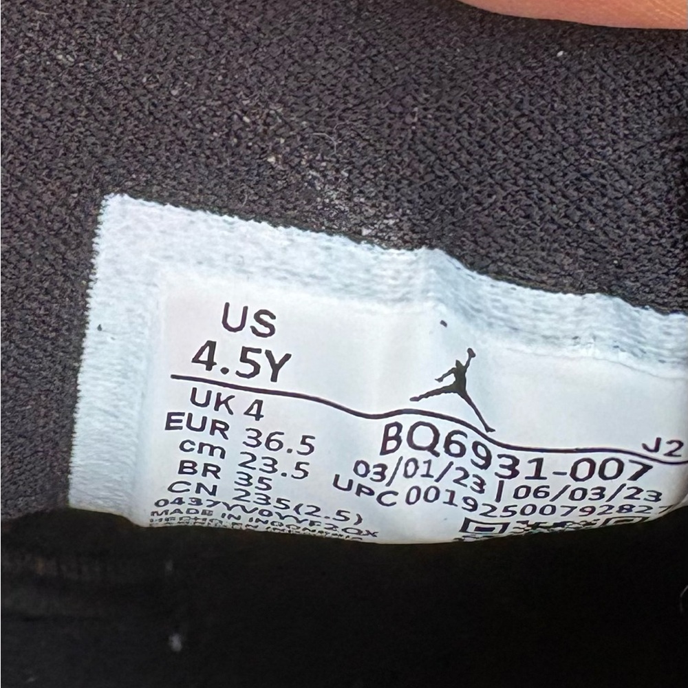 Air Jordan 1 Mid SE Patent Black Gold - Size 4.5 - Picture 9 of 11